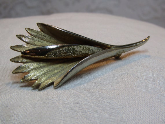 Vintage Multi-Textured Finish "Cat Tail" Brooch View 6