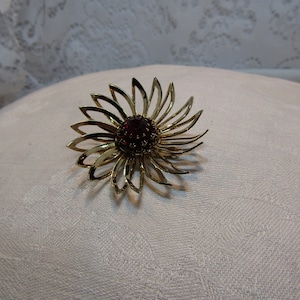 SARAH COV Stylized Gold Tone and Red Rhinestone Flower Brooch