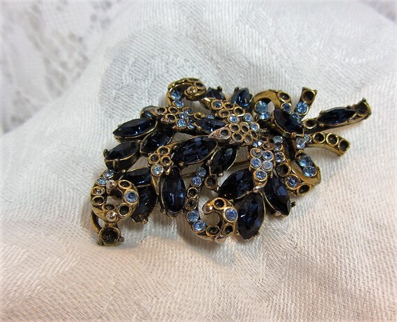 Vintage Hollycraft set of Floral Brooches - image 2