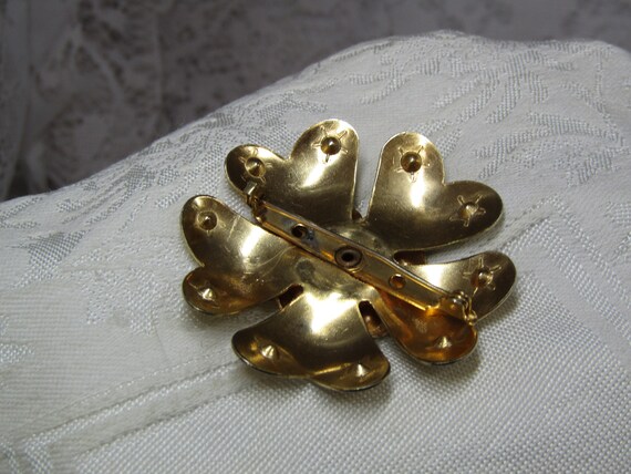 Broche Art Déco Ancienne - Lucite Gravée Marguerites - Monture Laiton Doré