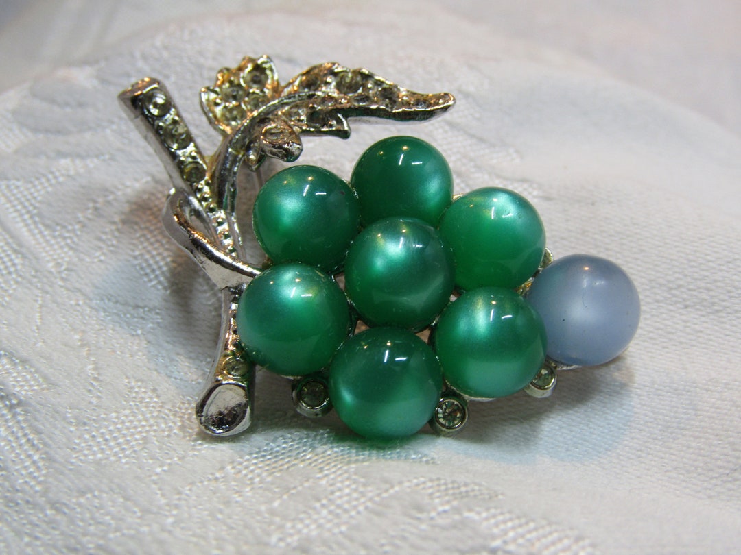 Broche Ancienne Raisin Feuille Avec Cabochon Pierre Verte - Or - Bon état Vintage