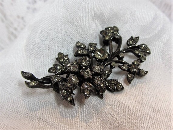 Vintage Hollycraft set of Floral Brooches - image 3