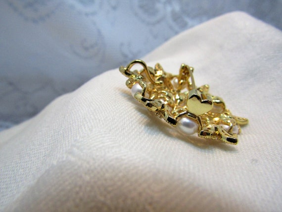 Pearl, Rhinestone and Gold Tone Flower Brooch/Pen… - image 7