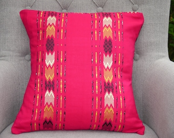 Funda de cojín hecho a mano rosa con armadura de oro y amarillo de la mano