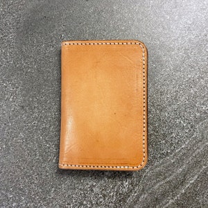 Natural leather vertical card wallet. image 2