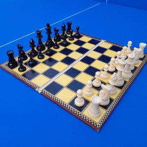REDUCED Large Staunton Plastic Chess Set and Lindop Folding Board