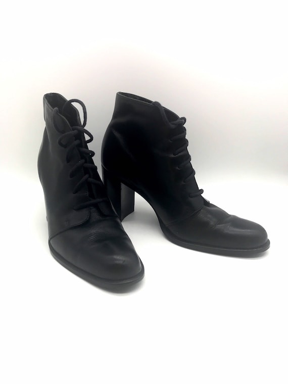 Lace up ankle boots black size 7.5 m chunky high h