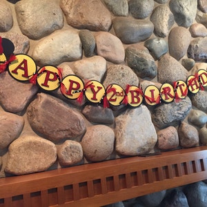 Banner de cumpleaños de Minnie Mouse, decoración de fiesta hecha a mano en cartulina imagen 4