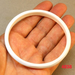 white slender bangle size XL  4838