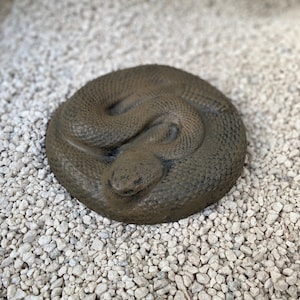 Concrete Rattlesnake Statue of snake Prank statue of rattlesnake for garden statue of brown rattle snake