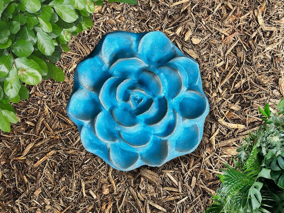 Lotus Flower Bee Bath: Eco-Friendly Garden Decor