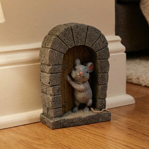 Mouse Door Statue, Charming Whimsical Decor for Home Entryway, Perfect Housewarming or Garden Gift, Concrete mouse decoration afbeelding 2