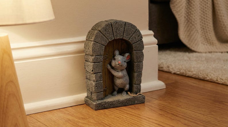 Mouse Door Statue, Charming Whimsical Decor for Home Entryway, Perfect Housewarming or Garden Gift, Concrete mouse decoration afbeelding 2