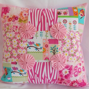pink pillow with yo-yos, pink pillow with Rosettes, pillow with rosettes/yo-yo pillow/patchwork pink pillow/embellished pillow/floral pillow