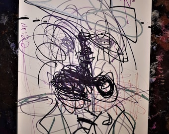 Puede incluir: Obra de arte abstracta sobre papel blanco que presenta un rostro dibujado con líneas negras, moradas y plateadas. El dibujo incluye un sombrero, una chaqueta y el texto "No. 02". La obra tiene un estilo garabateado.