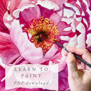 以下が含まれることがあります： ピンク、赤、黄色の色合いのシャクヤクの花の水彩画。画像には「LEARN TO PAINT PDF download」というテキストが含まれています。手は筆を持ち、花の真ん中に詳細を追加しています。