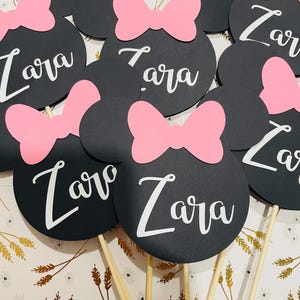 Choix de fête d'anniversaire Minnie Mouse : décoration de centre de table personnalisée image 1