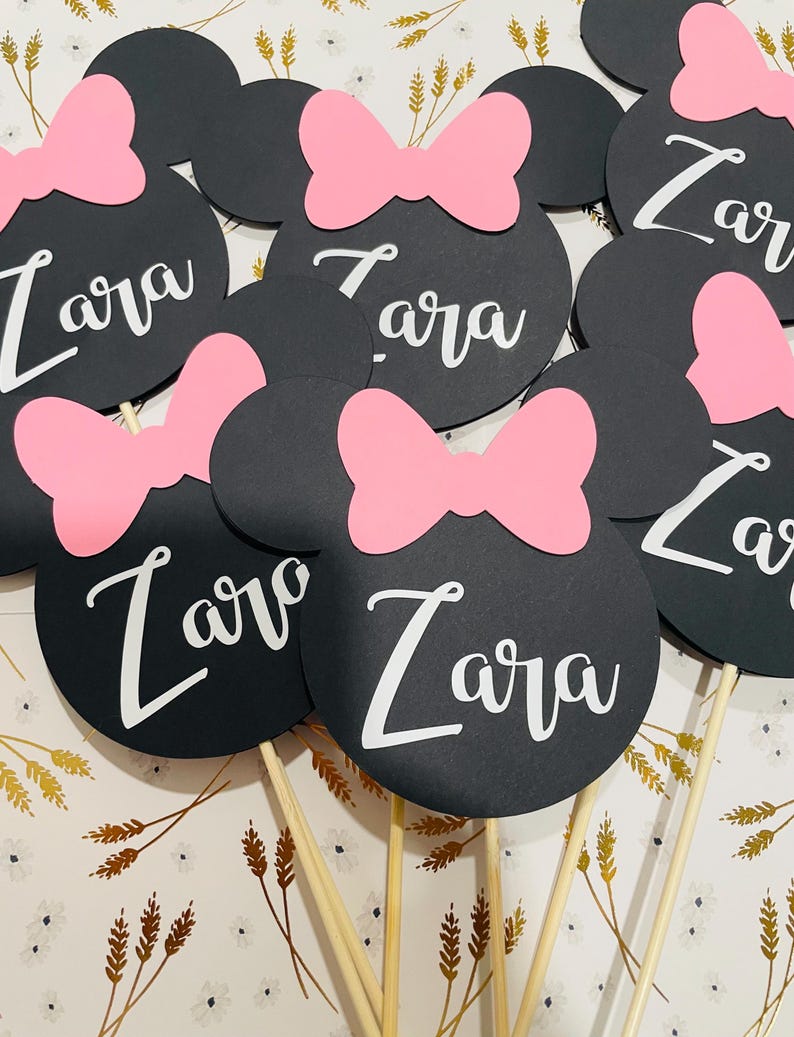 Choix de fête d'anniversaire Minnie Mouse : décoration de centre de table personnalisée image 1