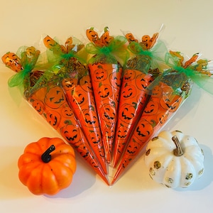 Halloween Treats,  Halloween Classroom Treats, Halloween Party Favor, Pre-Filled Goodie Bags, Halloween Candy Bags, Trick or Treat Bags