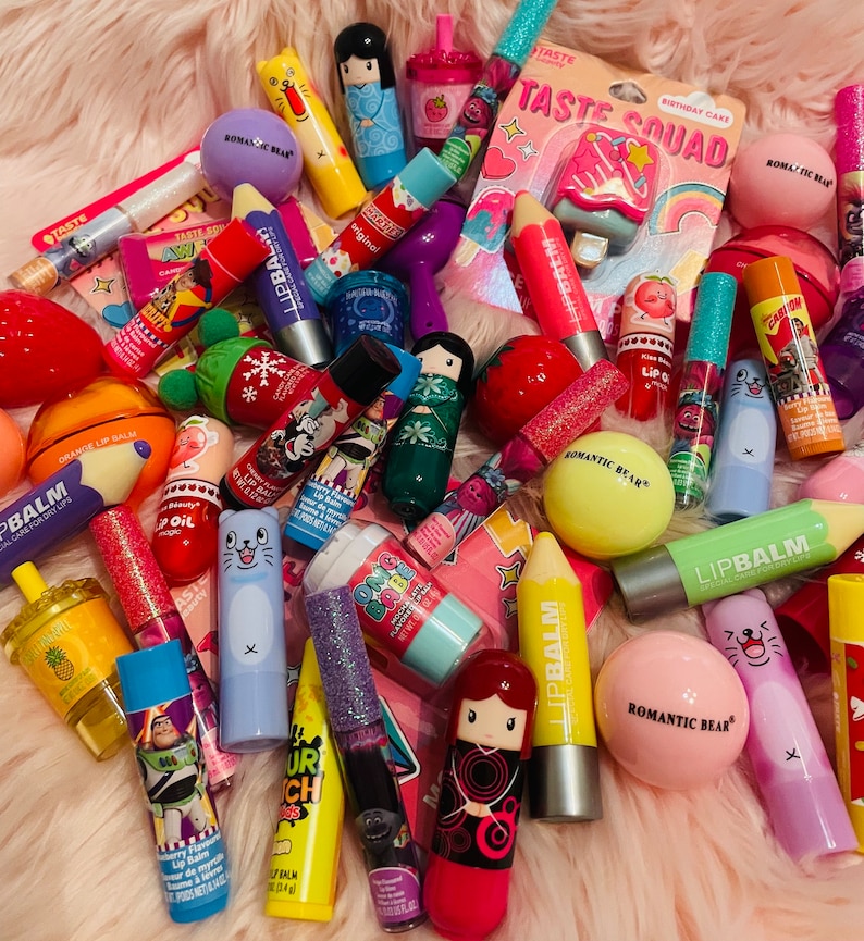 File Finisher R Tube Mystery Lip Gloss Scoop, Lippy Surprise Scoop, Lip Gloss Beauty Bundle ...