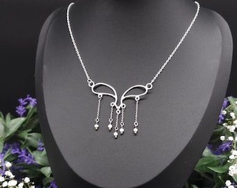 Versilberte Halskette - Collier mit Süßwasserperlen - romantischer Brautschmuck - Art Nouveau
