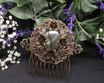 Bronzener Haarkamm mit grünem Labradorit und Blumen – Vintage Fantasy Haaraccessoire