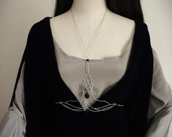Bodychain "Elyméá" ~ Fantasy Unterbrust-Schmuck aus versilbertem Draht ~ Blaufluss-Cabochon und Perlen ~ Größenverstellbar