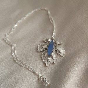 Halskette mit Blattanhänger, Fantasy Collier, blauer Labradorit image 3