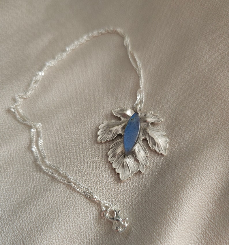 Halskette mit Blattanhänger, Fantasy Collier, blauer Labradorit image 3