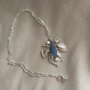 Halskette mit Blattanhänger, Fantasy Collier, blauer Labradorit image 4
