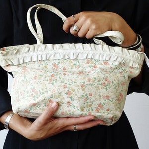 Luxury Pink Beige Leather Shoulder Bag, Gold Handmade Genuine Leather Purse, Floral Handbag Zipper, White Bag Ruffles, Unused Vintage Bag