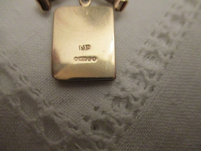 A 9ct Gold Vintage Locket and Chain. - Etsy