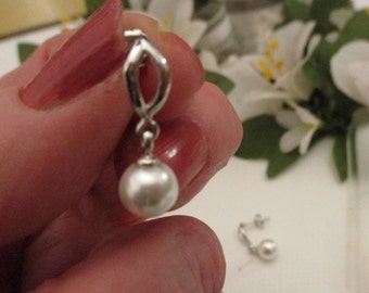 Drop Pearl Earrings