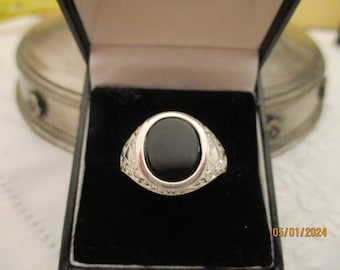 Gentleman's Silver Signet Ring.