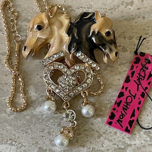 Betsey Johnson Fashion Women Horse Crystal Heart Brooch/Necklace NOS