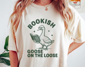 Camiseta Bookish Goose Comfort Colors: Camiseta divertida para bibliotecarios lectores.