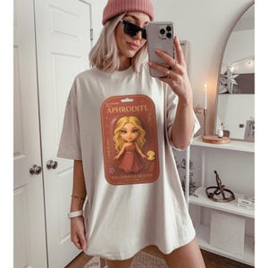 Camiseta Afrodita Comfort Colors, edición Diosa del Amor, linda figura de acción de la mitología griega, camiseta de inspiración vintage de la Diosa Afrodita.