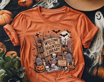 Haunted Library Comfort Colors-shirt: Gothic Halloween Reader-T-shirt