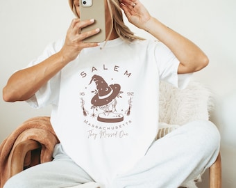 Salem Witch Comfort kleuren shirt 1692 Salem Massachusetts Feeling Witchy top ze hebben een shirt gemist Salem Witch Trials cadeau voor bibliothecaris Top