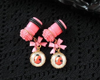Pretty ladybug and flower plugs gauges 10mm 00G stretched ears dangles