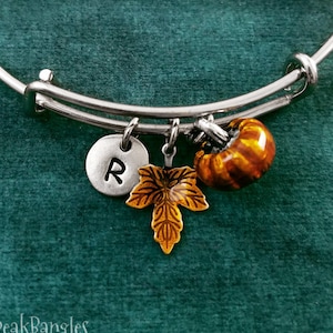 Kürbis Armband Ahorn Blatt Armband Blatt Charm Armband Kürbis Armreif Herbst Schmuck Herbst Schmuck Personalisiert Initial