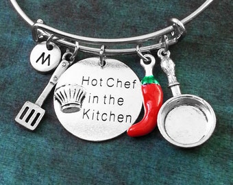 Hot Chef in the Kitchen Bangle Chef Bracelet Spatula Bracelet Frying Pan Red Chili Pepper Charm Gift Expandable Bangle Stackable Adjustable