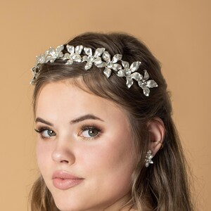 Couronne de mariée Halo en cristal de fleurs en or, casque de mariée en strass, bandeau Halo de mariage, diadème de mariage, bandeau de mariée or et cristal
