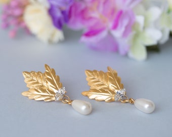 Pearl Crystal Earrings, Gold Bridal Earrings, Drop Pearl Earrings, Leaf Earrings, Wedding Earrings, Bridesmaid Earrings, Romantic Earrings