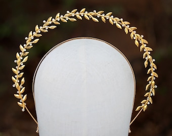 Laurel Leaf Gold Crystal Wedding Halo Crown, Goddess Bridal Halo Crown, Bridal Princess Tiara, Wedding Leaf Headband, Boho Halo Headband