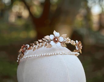 Korona księżniczki z różowego złota i pereł, korona ślubna z liści laurowych, tiara księżniczki, ozdoba na głowę z pereł, opaska na głowę z liści w stylu boho