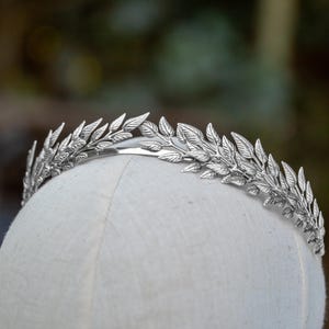 Bridal Laurel Leaf Silver Halo Crown, Greek Goddess Olive Headpiece, Wedding Crown Headband, Roman Hair Vine Headpiece, Laurel Wreath Tiara