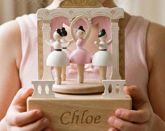 Carillon da balletto personalizzato, in legno fatto a mano con nome inciso, ricordo prezioso, decorazione per la cameretta della bambina, regalo per battesimo, compleanno, Natale.