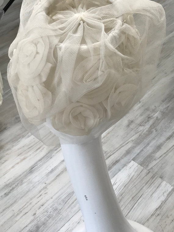 1960s Vintage Beehive Wedding Hat | White Floral … - image 3