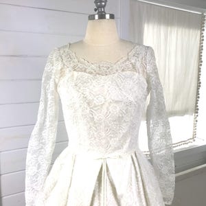 1950s Vintage Lace Wedding Dress / 50&#39;s Bridal Gown / Mid Century Modern Wedding Dress / Romantic Wedding Dress / 1950s Bridal Gown / Size 2